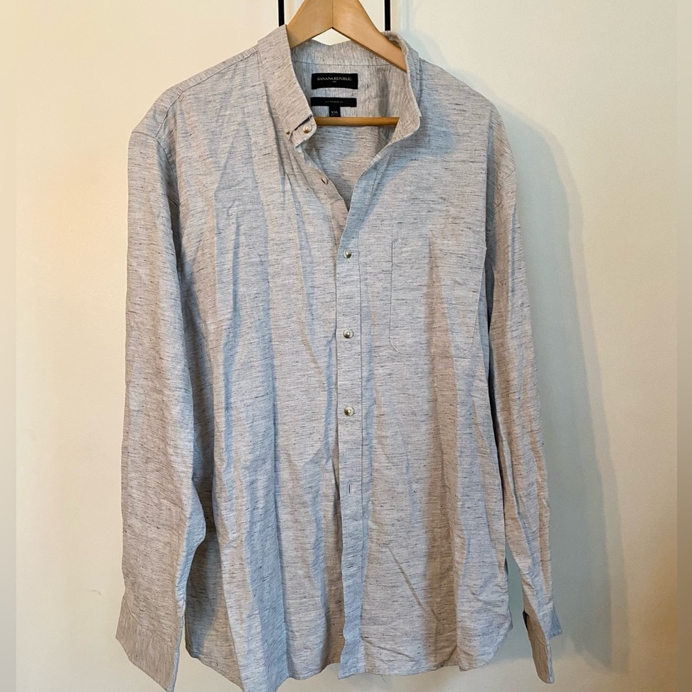 Banana Republic men’s button-down (NWOT)